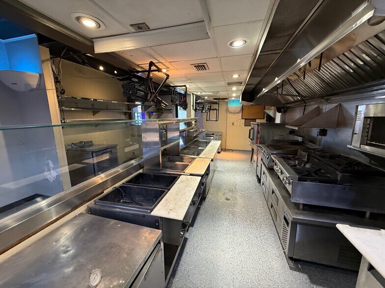 More Photos Of 2702 W Kennedy Blvd, Tampa Restaurant For Sale