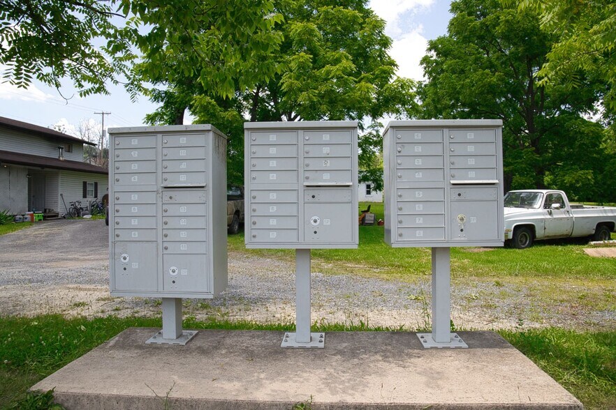 More Photos Of English Walnut Lane, Springfield Manufactured Housing Mobile Home Park For Sale