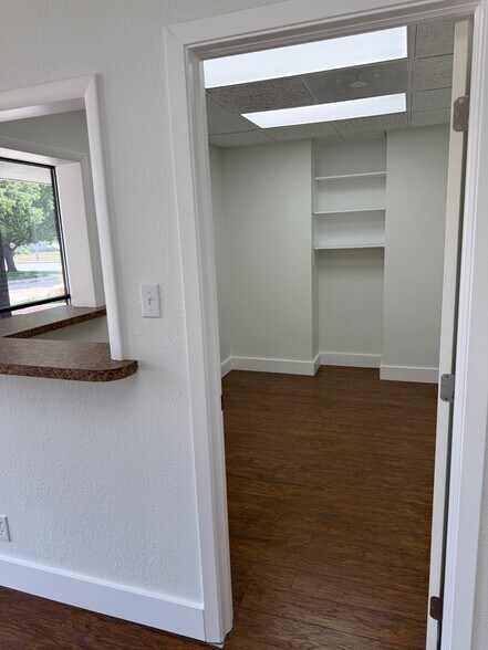 More Photos Of 244 E US Highway 69, Claycomo Office For Lease