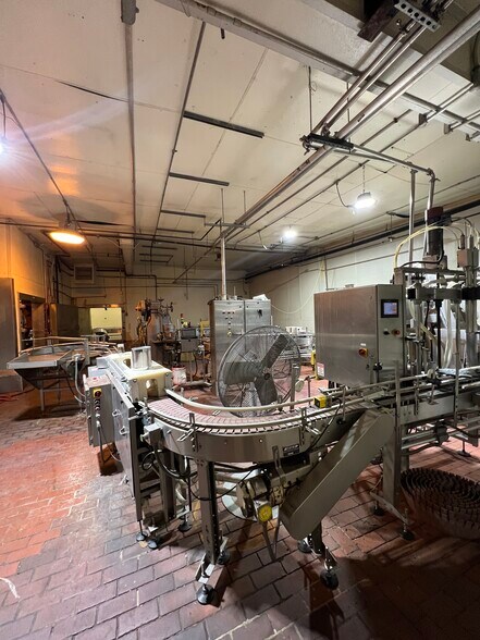 More Photos Of 517 Barretto St, Bronx Manufacturing For Lease