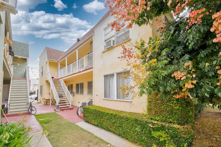 More Photos Of 445 N Spaulding Ave, Los Angeles Apartments For Sale