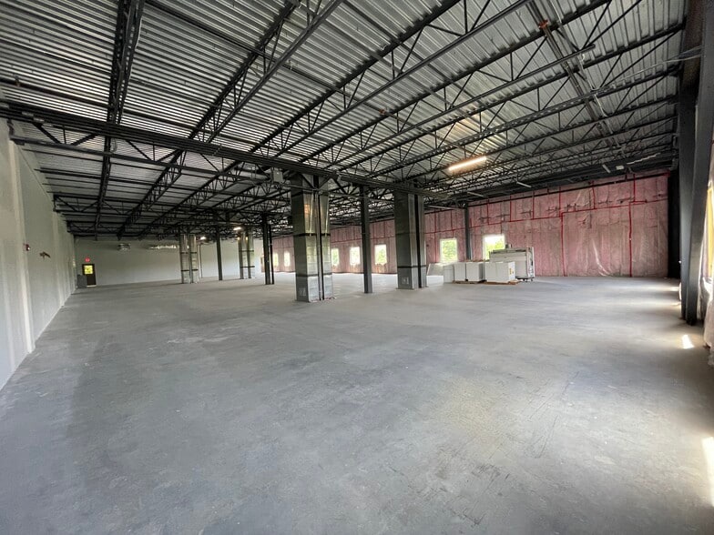 More Photos Of 32 Cabot Rd, Woburn Light Distribution For Lease