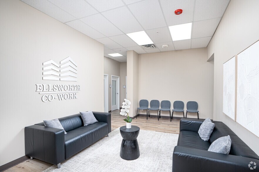 More Photos Of 3420 Lacrosse Ln, Naperville Coworking Space