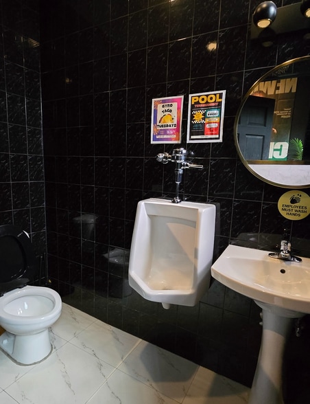 More Photos Of 464 Onderdonk Ave, Flushing Storefront Retail Residential For Lease