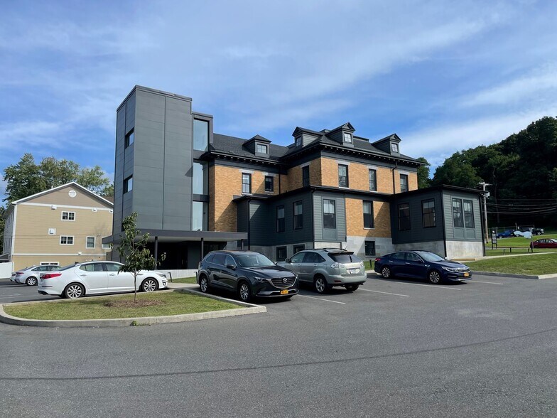 Primary Photo Of 886 Columbia St, Hudson Medical For Lease