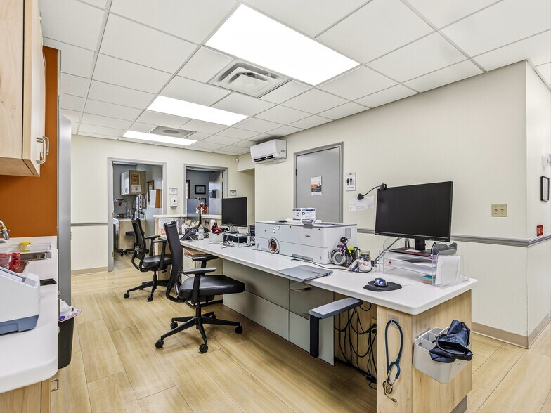 More Photos Of 6 Brooklet St, Asheville Medical For Sale