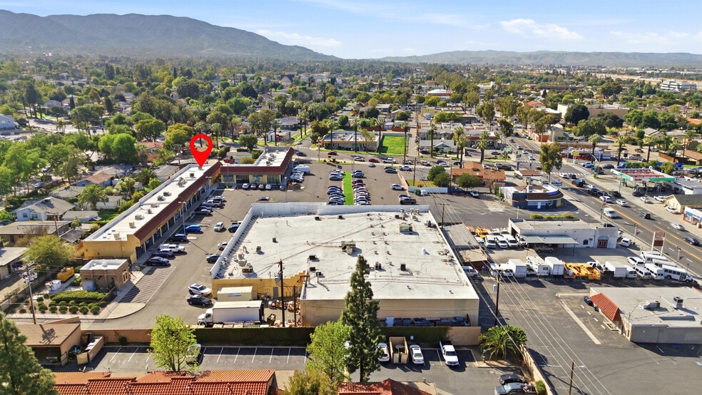 More Photos Of 685 E Grand Blvd, Corona Storefront Retail Office For Lease