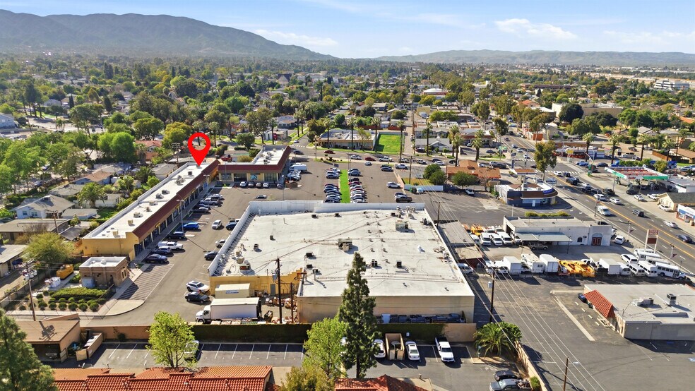 More Photos Of 685 E Grand Blvd, Corona Storefront Retail Office For Lease