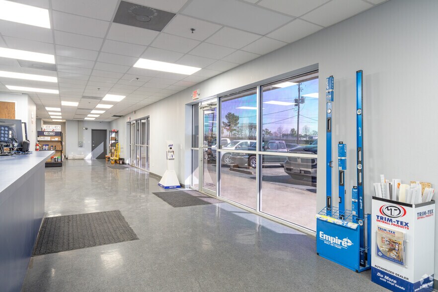 More Photos Of 10700 Gulf Fwy, Houston Warehouse For Lease