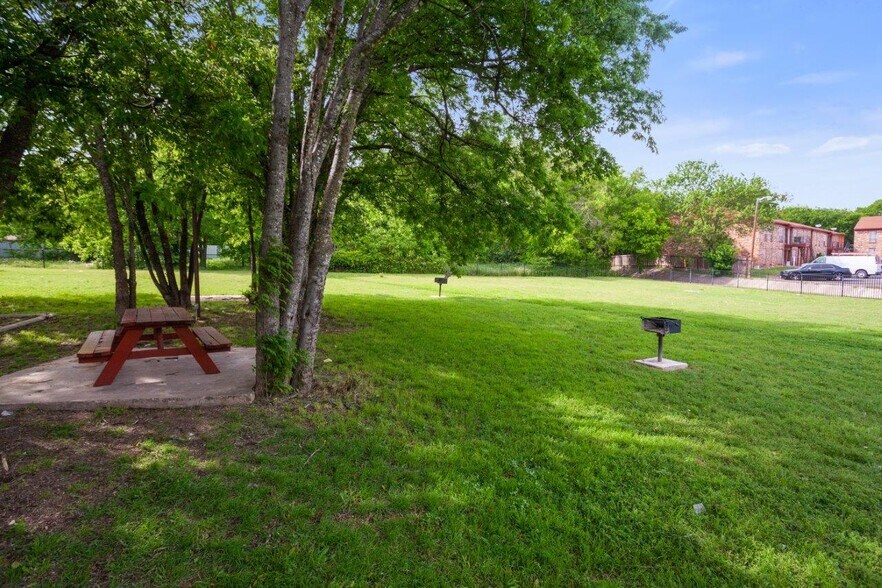 More Photos Of 1105 N 18th St, Killeen Apartments For Sale