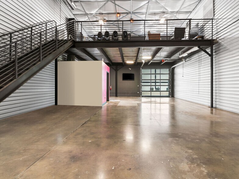 More Photos Of 529 SH 46 E, Boerne Warehouse For Lease