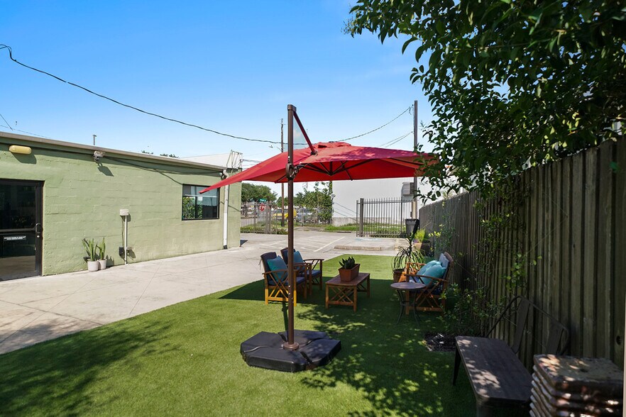 More Photos Of 4422 Navigation Blvd, Houston Office For Lease