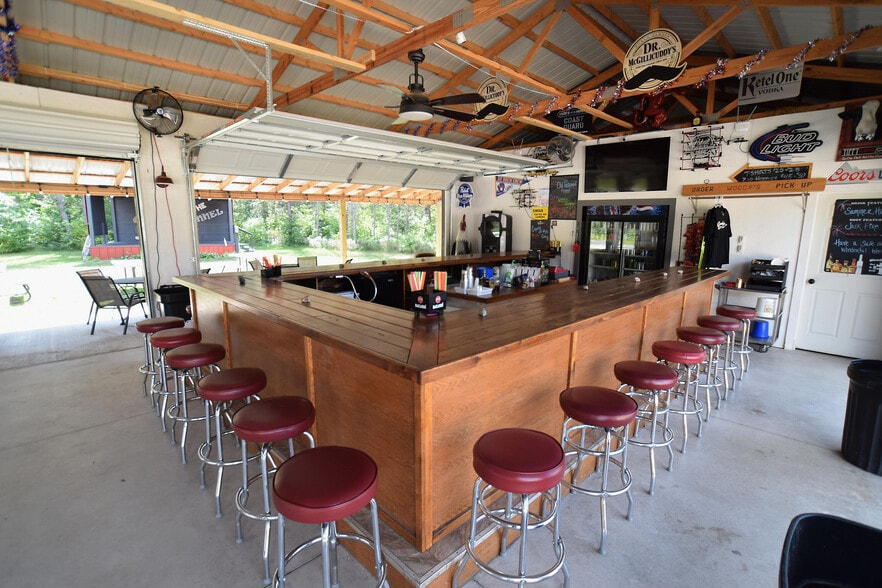 More Photos Of N7625 Parkway Rd, Crivitz Restaurant For Sale