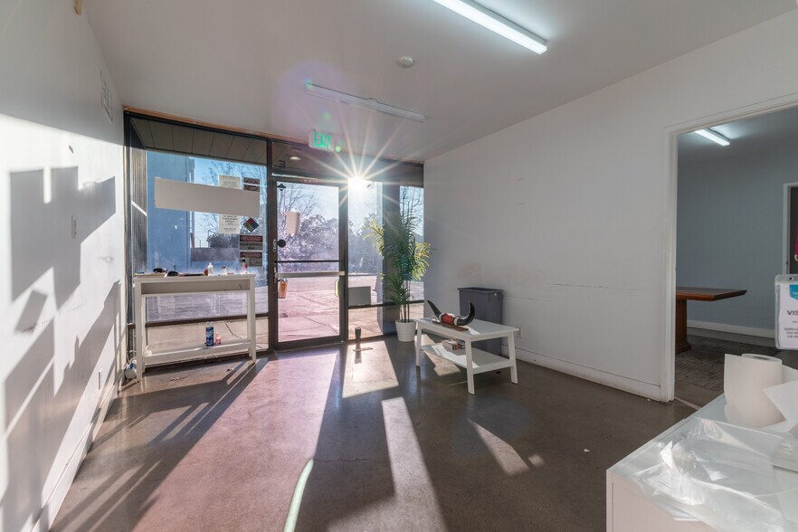 More Photos Of 3520 Cadillac Ave, Costa Mesa Distribution For Lease