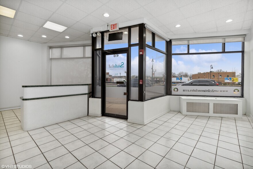 More Photos Of 410 Green Bay Rd, Highwood Office For Lease