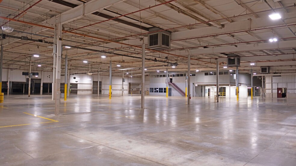 More Photos Of 13467 Quincy St, Holland Distribution For Lease