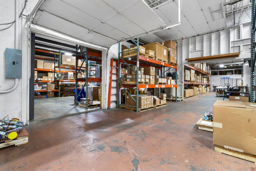 More Photos Of 8180 Country Club Pl, Indianapolis Warehouse For Lease