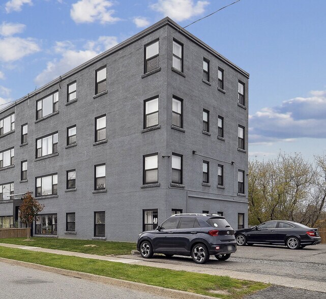 More Photos Of 17-19 Collier St, St Catharines Apartments For Sale