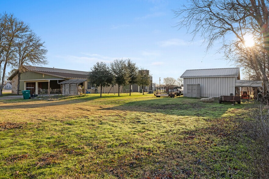 More Photos Of 1417 W State Highway 71, La Grange General Retail For Lease
