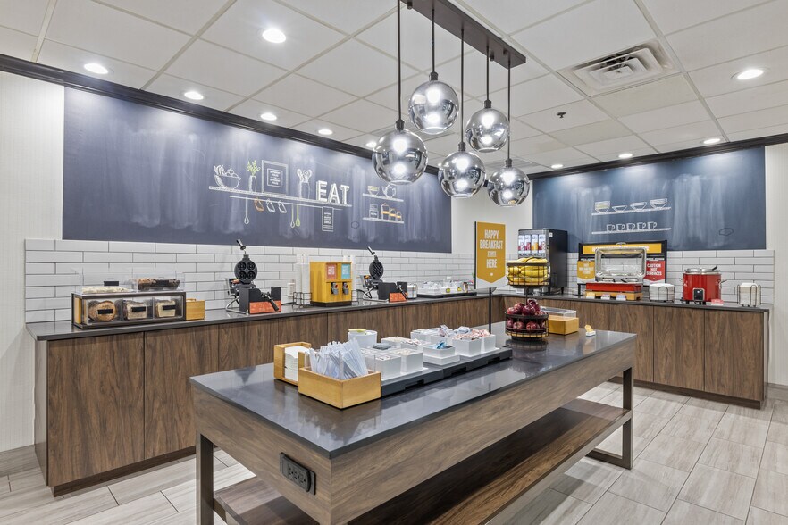 More Photos Of 3415 Ansley Blvd, Denison Hotel For Sale