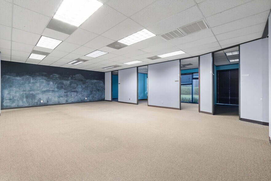 More Photos Of 25307 I-45, Spring Medical For Lease