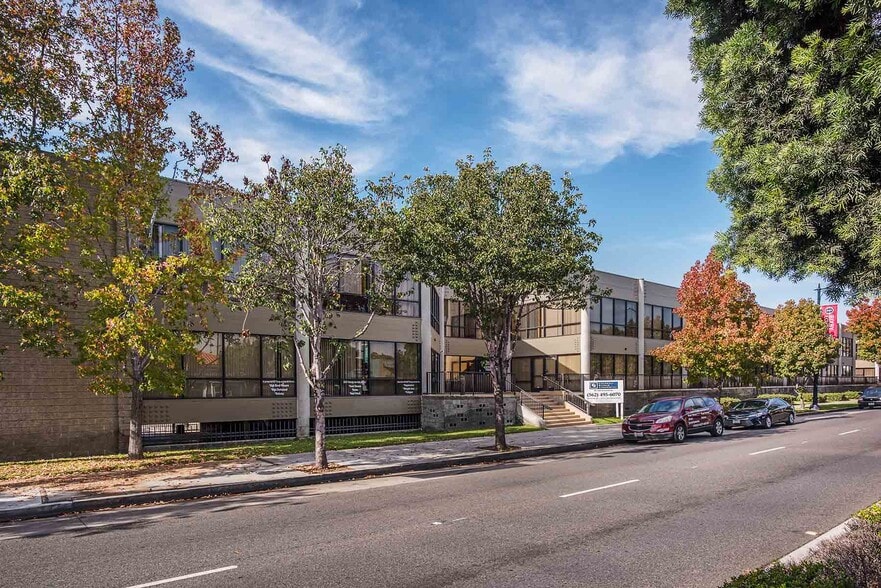 Primary Photo Of 3939 Atlantic Ave, Long Beach Medical For Lease