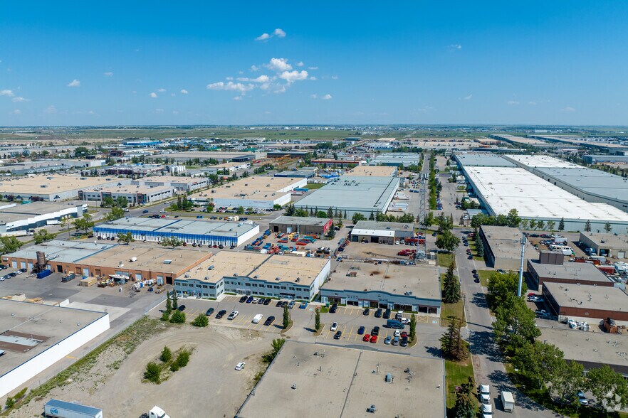 More Photos Of 4416 64th Ave SE, Calgary Warehouse For Lease