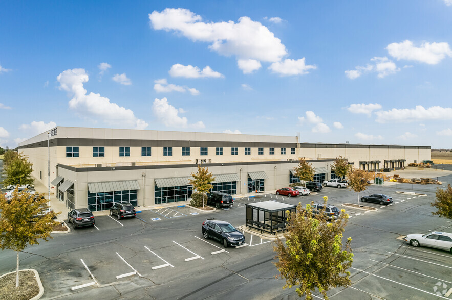 Primary Photo Of 660 N Pioneer Ave, Woodland Distribution For Lease