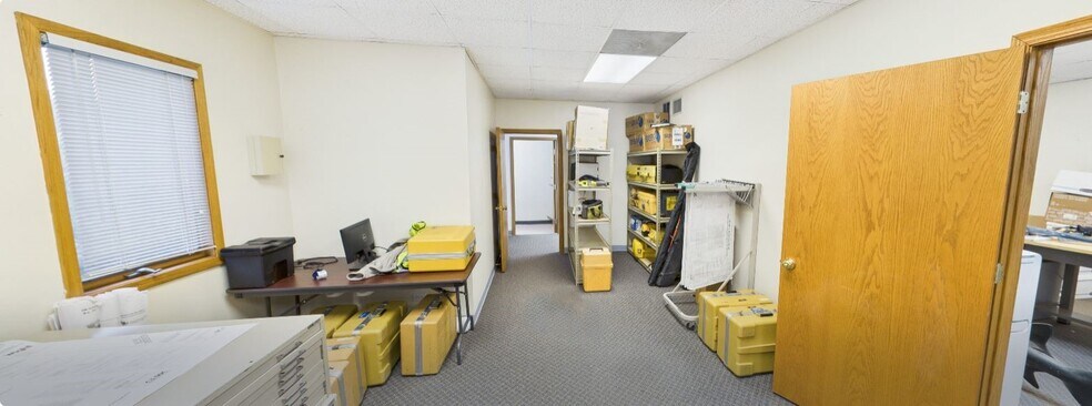 More Photos Of 804 Roundabout, West Dundee Loft Creative Space For Lease