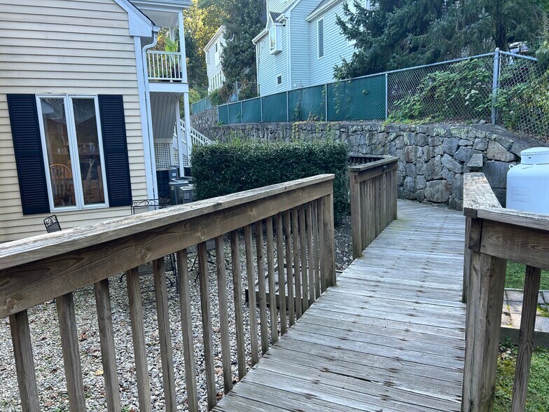 More Photos Of 23 Hubbard Rd, Wilton Medical For Sale