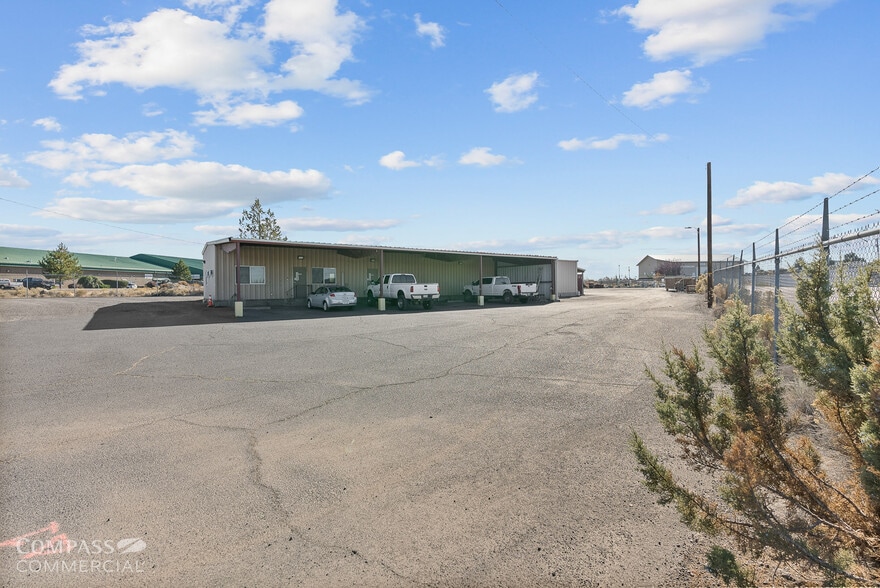 More Photos Of 498 SW Veterans Way, Redmond Industrial For Sale