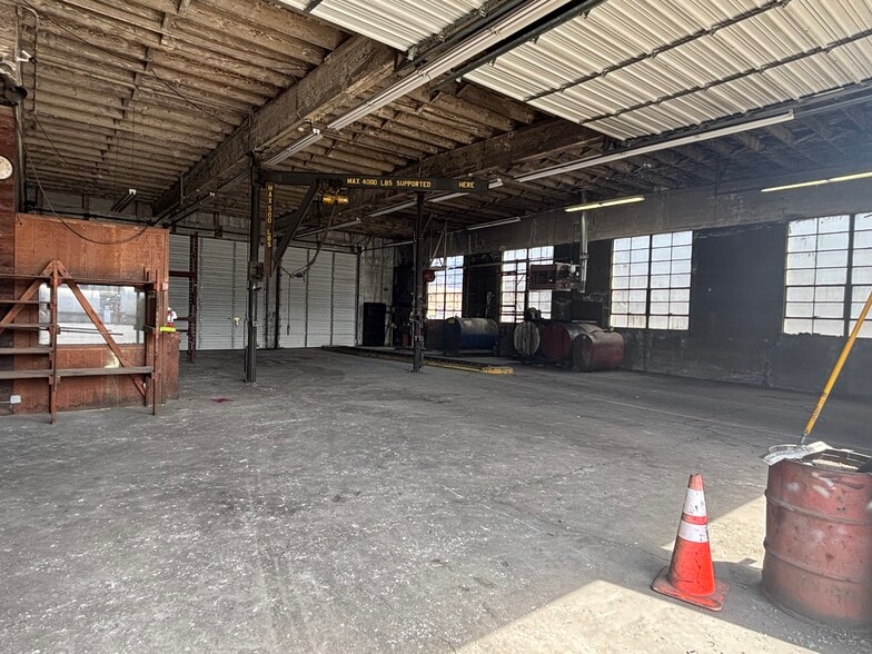 More Photos Of 3147 NW Front Ave, Portland Warehouse For Sale