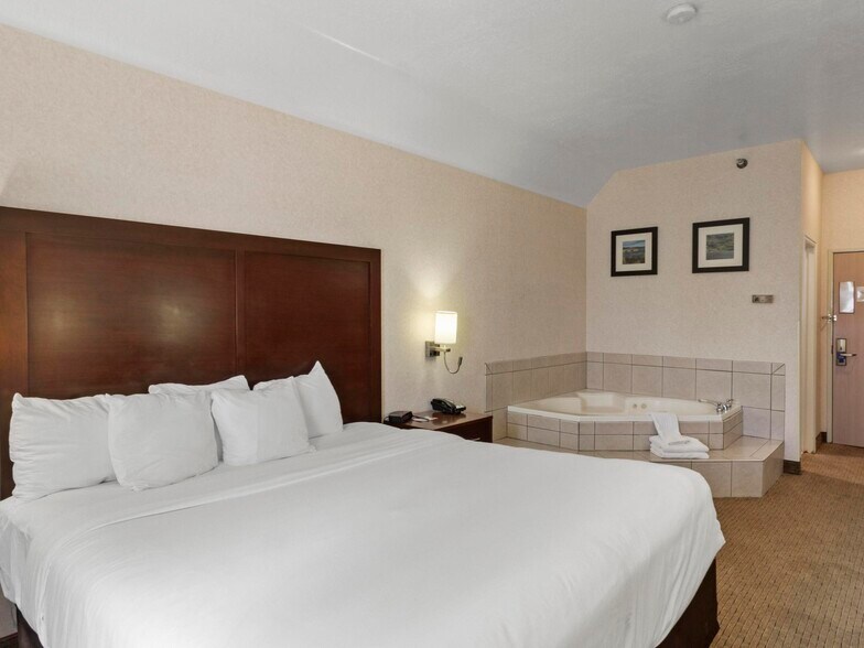 More Photos Of 2970 Idaho St, Elko Hotel For Sale