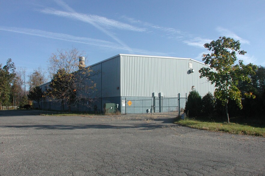 More Photos Of 51716 Grand River Ave, Wixom Warehouse For Lease
