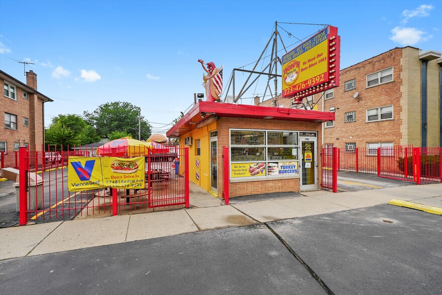 Primary Photo Of 7748 S Kedzie Ave, Chicago Fast Food For Sale