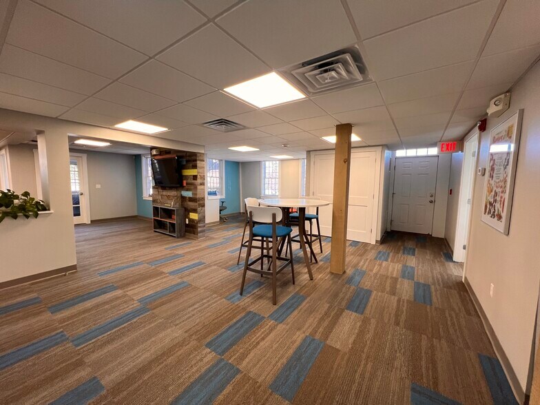 More Photos Of 16 Long Sands Rd, York Medical For Lease