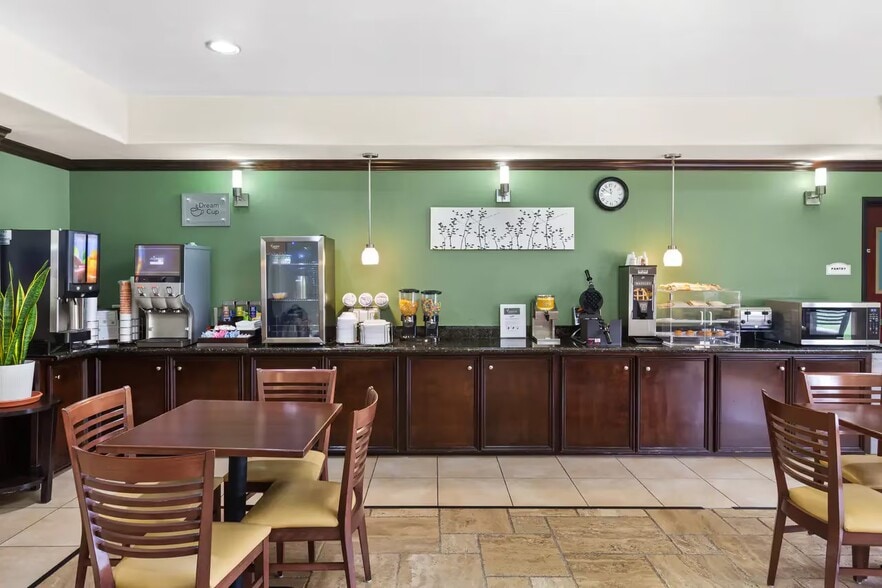 More Photos Of 18150 McKay Dr, Humble Hotel For Sale