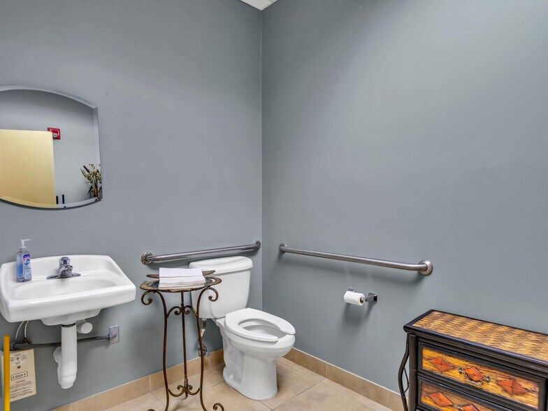 More Photos Of 4635 Gulfstarr Dr, Destin Medical For Sale