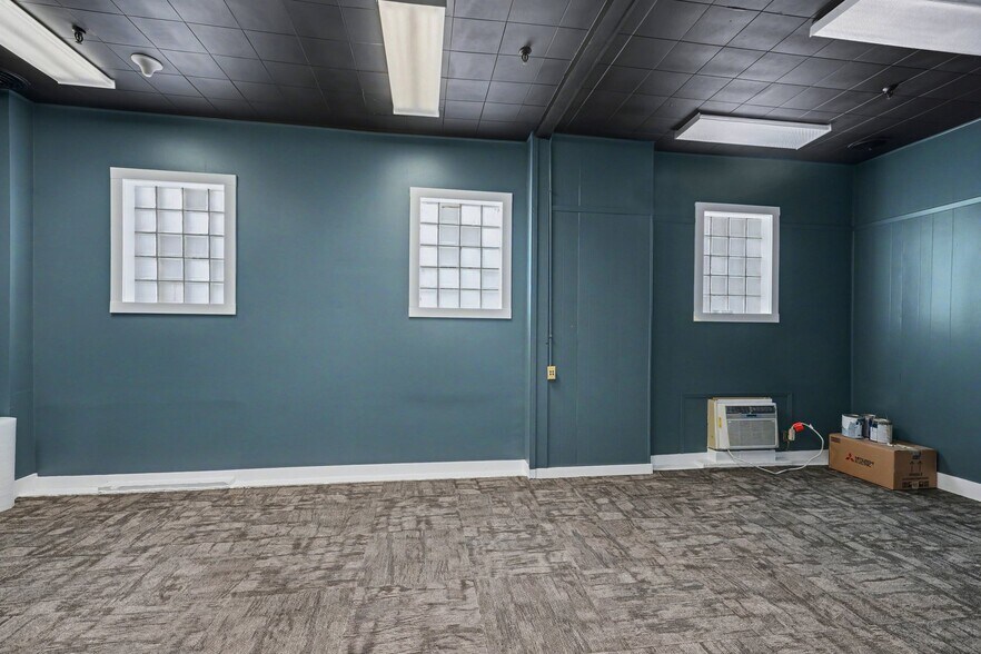 More Photos Of 49 S 2nd St, New Vienna Manufacturing For Lease