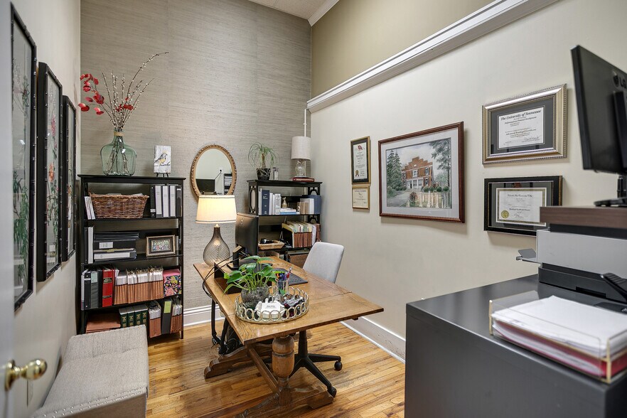 More Photos Of 809 S Main St, Columbia Office For Sale