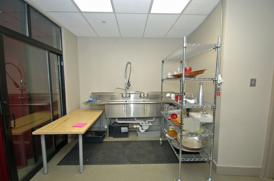 More Photos Of 10 Lackawanna Plz, Montclair Storefront Retail Office For Lease
