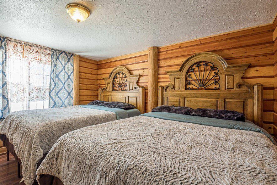 More Photos Of 21221 Baron Lake Dr, Cedaredge Hotel For Sale