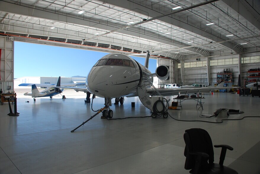 More Photos Of 9656 Metro Airport Ave, Broomfield Airplane Hangar For Lease