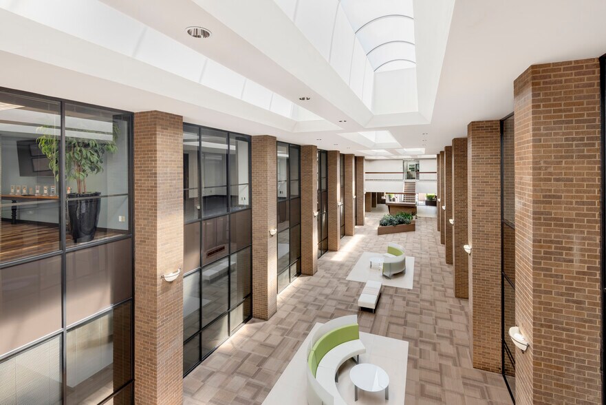 More Photos Of 5440 Harvest Hill Rd, Dallas Office For Lease