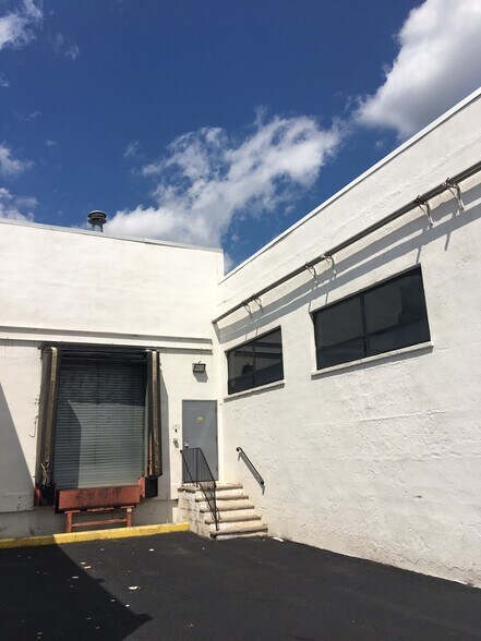 More Photos Of 746 Gotham Pky, Carlstadt Warehouse For Lease