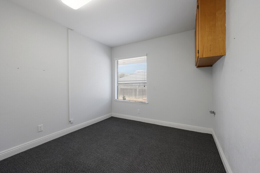 More Photos Of 970 Petit Ave, Ventura Medical For Sale