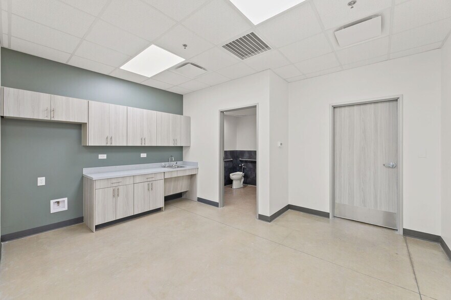 More Photos Of 10042 FM 1976, Universal City Unknown For Lease