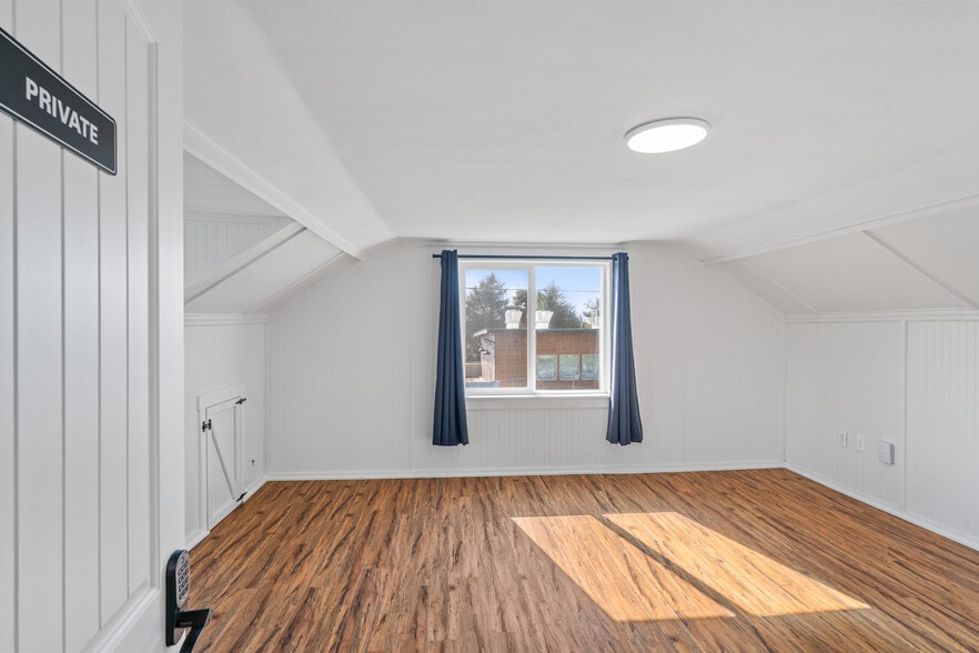 More Photos Of 40 Main St, Pacific Beach Office For Sale