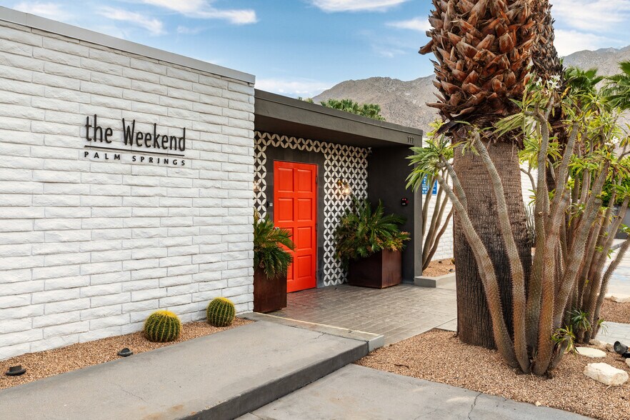 More Photos Of 111 S Via Las Palmas, Palm Springs Hotel For Sale
