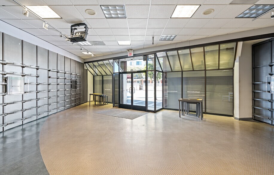 More Photos Of 2829 Mission St, San Francisco Storefront For Lease